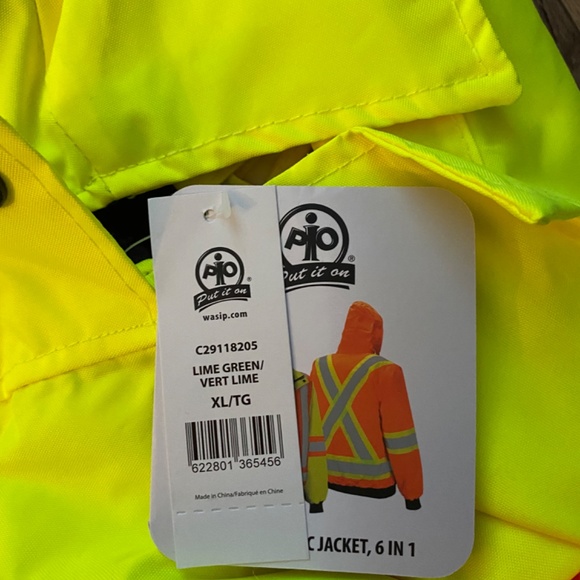 Constriction Jacket - Picture 3 of 3